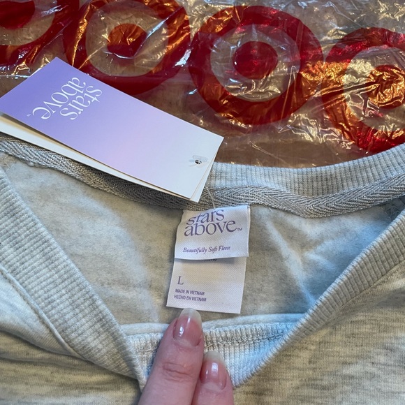 Target 🎯 brand crew neck sweatshirt - Picture 2 of 4